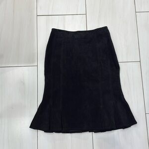Danier Black Suede bottom pleated Skirt Fully Lined Knee Length Size 2
